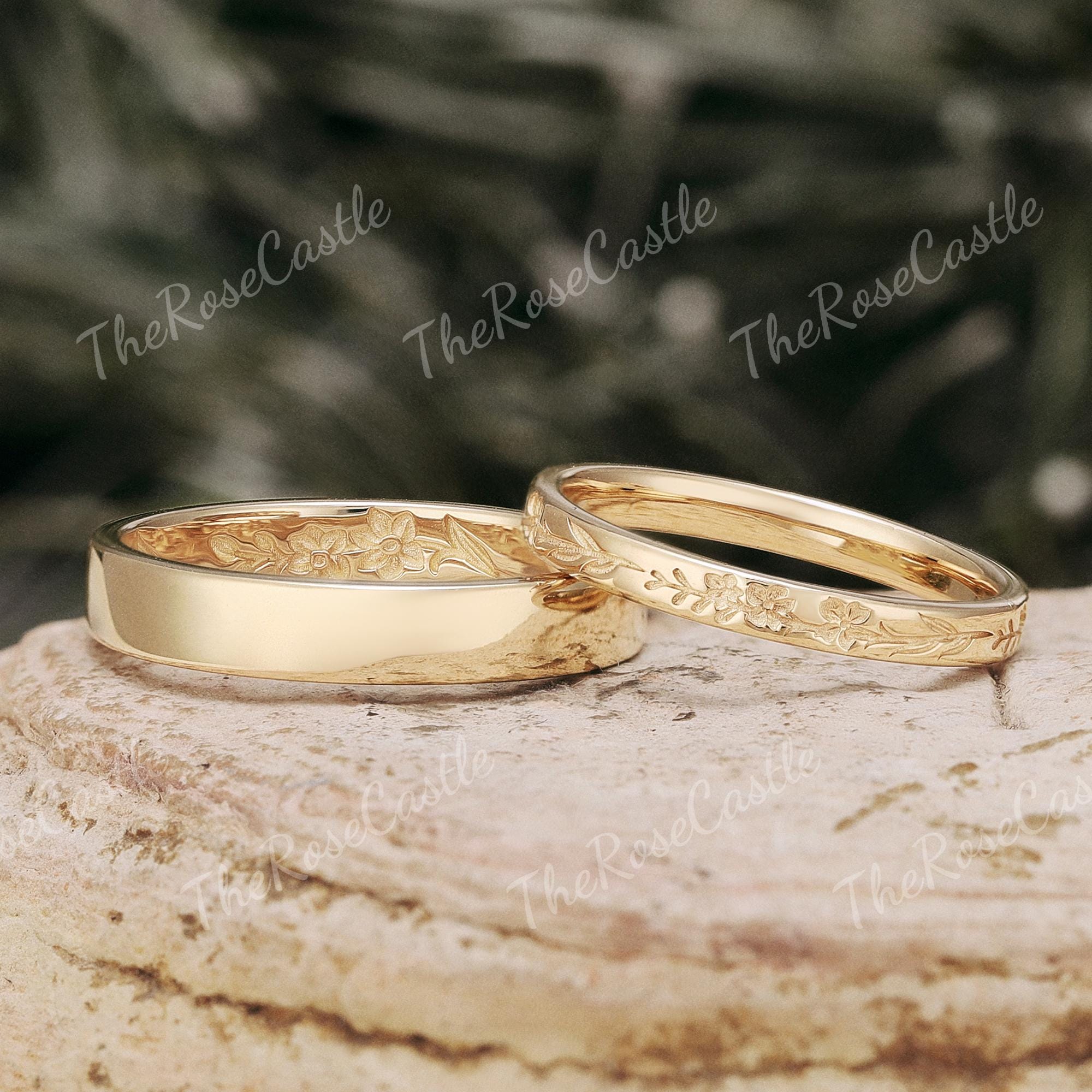 Engraved Floral Wedding Band Set for Couples