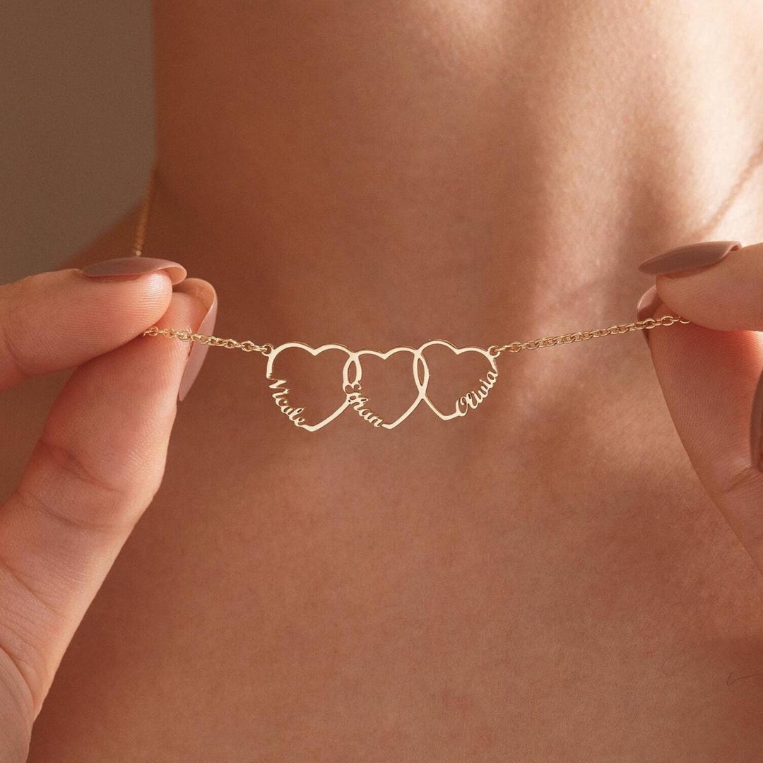 Family Name Necklace with Hearts for Mom