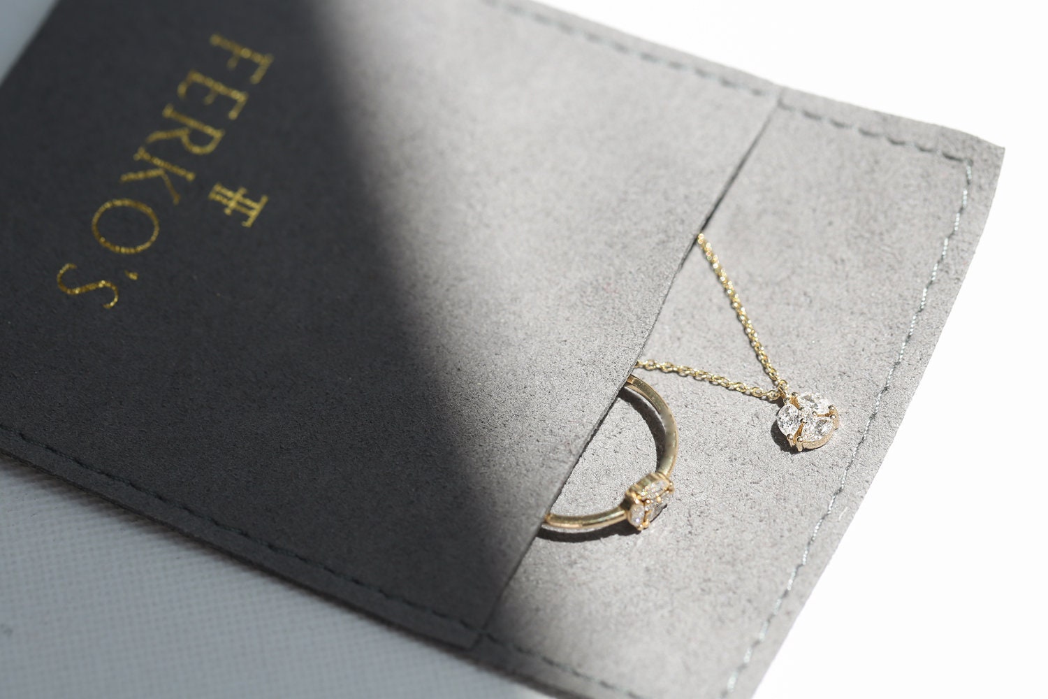 Dainty Diamond Choker Necklace in 14K Solid Gold with 3 Diamonds