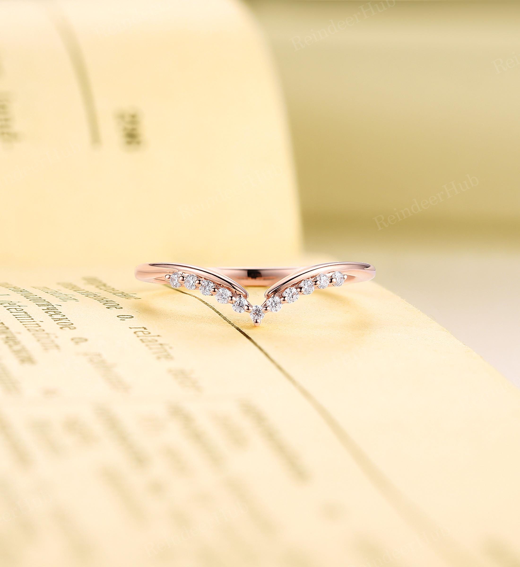 Vintage Curved Moissanite and Diamond Wedding Band in 14K Gold