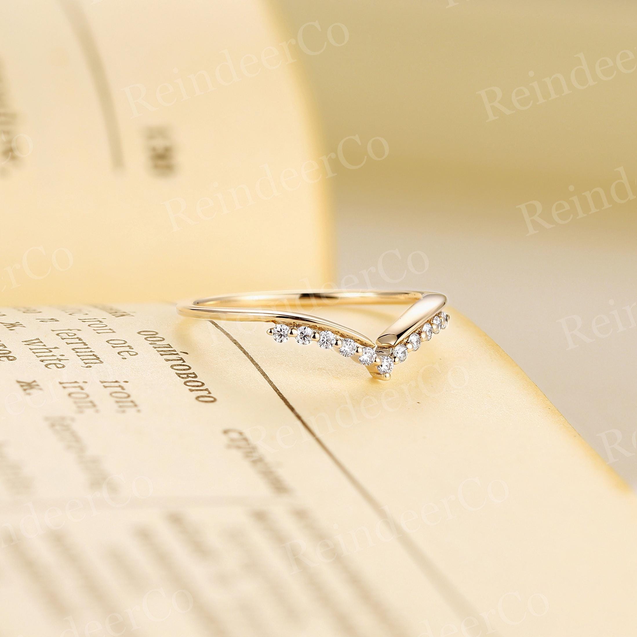 Vintage Curved Moissanite and Diamond Wedding Band in 14K Gold
