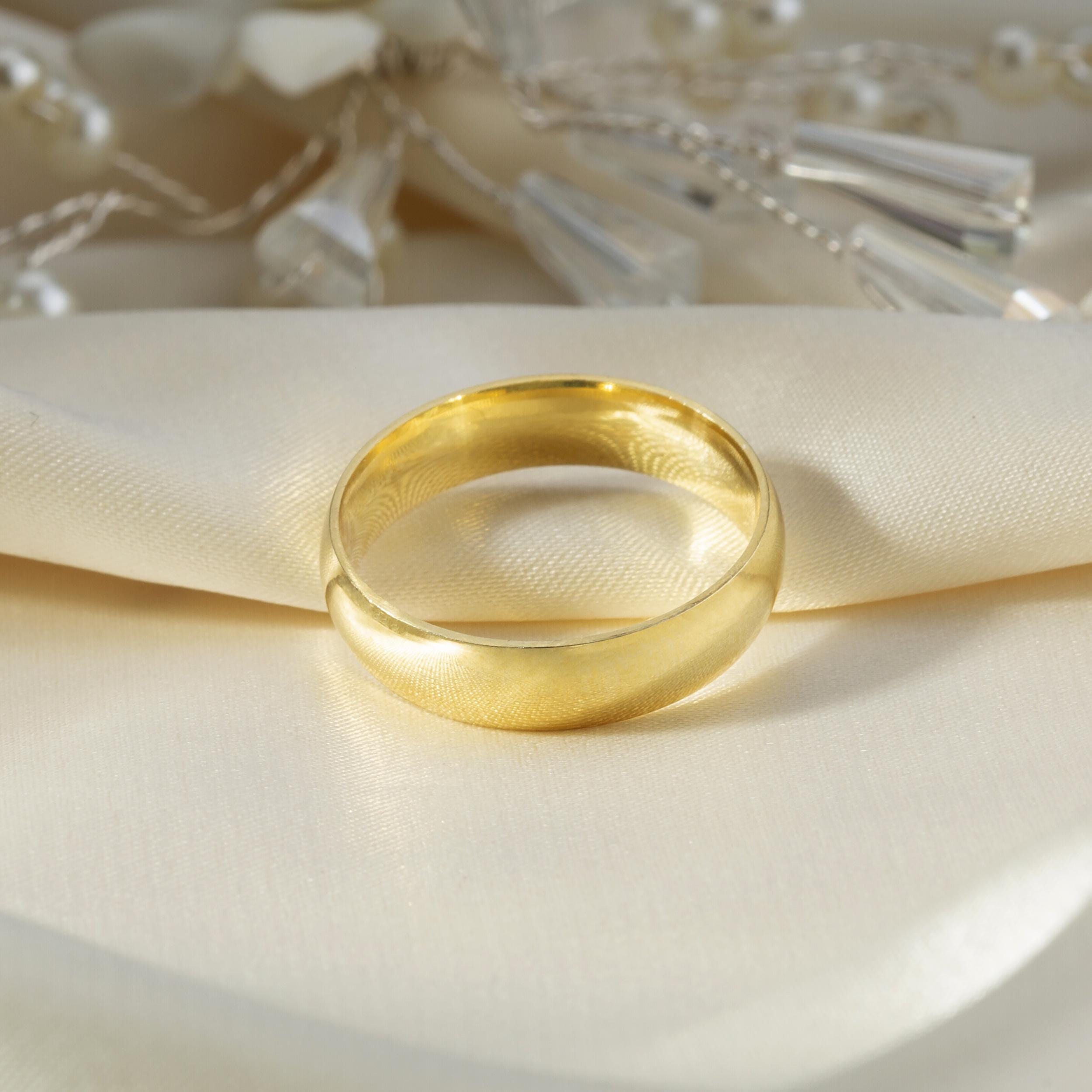 His and Hers Wedding Bands Set in 14K Yellow Gold Vermeil