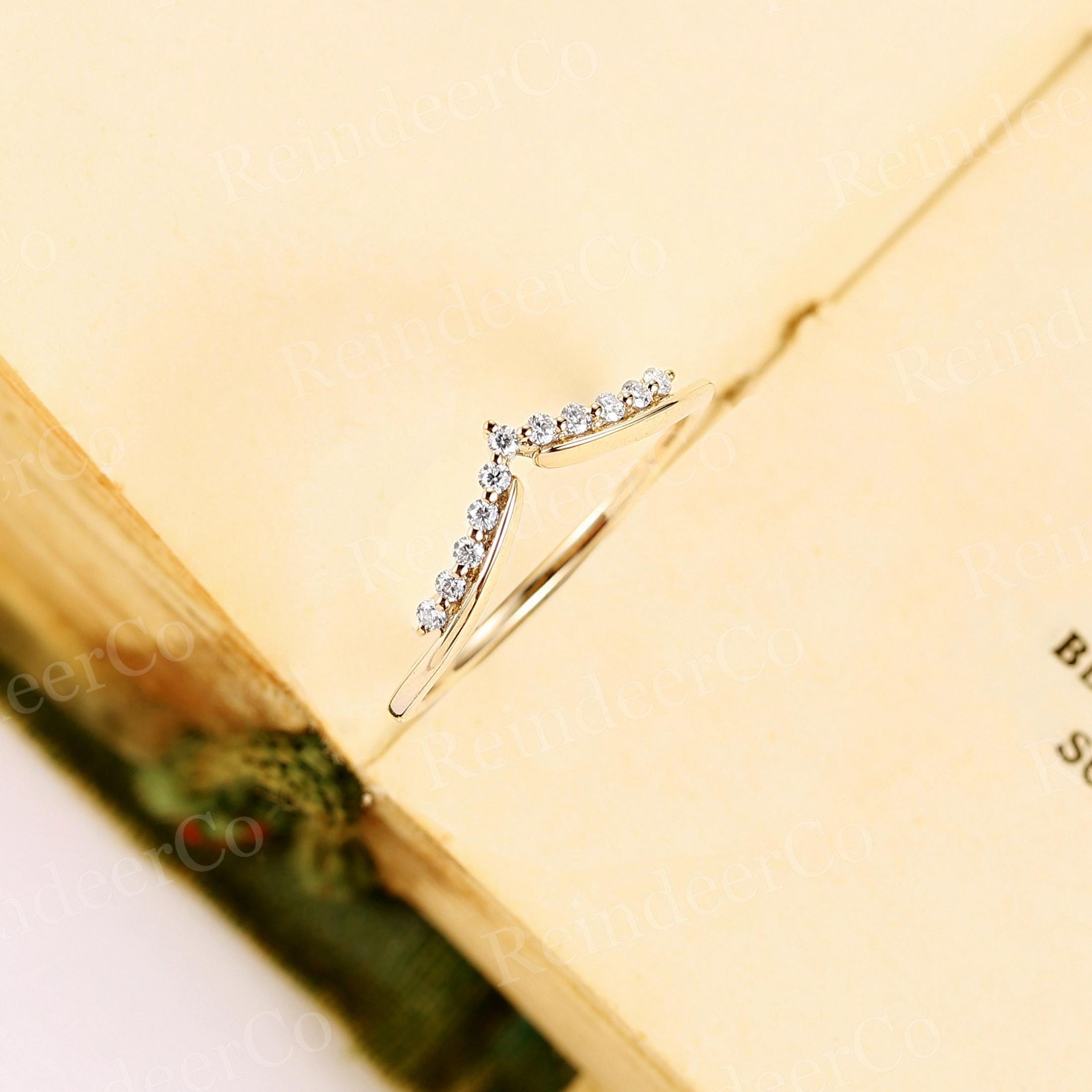 Vintage Curved Moissanite and Diamond Wedding Band in 14K Gold