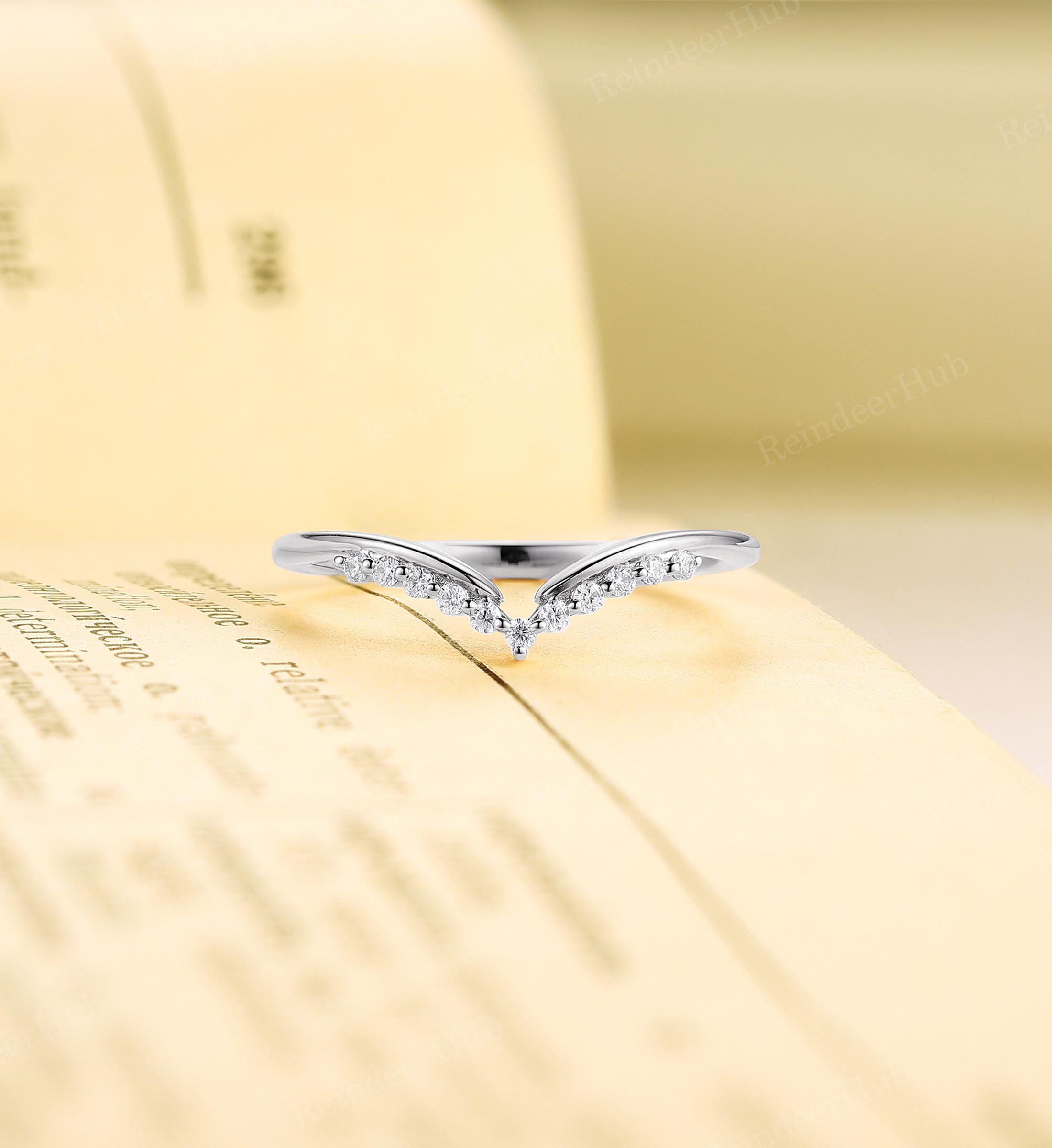 Vintage Curved Moissanite and Diamond Wedding Band in 14K Gold