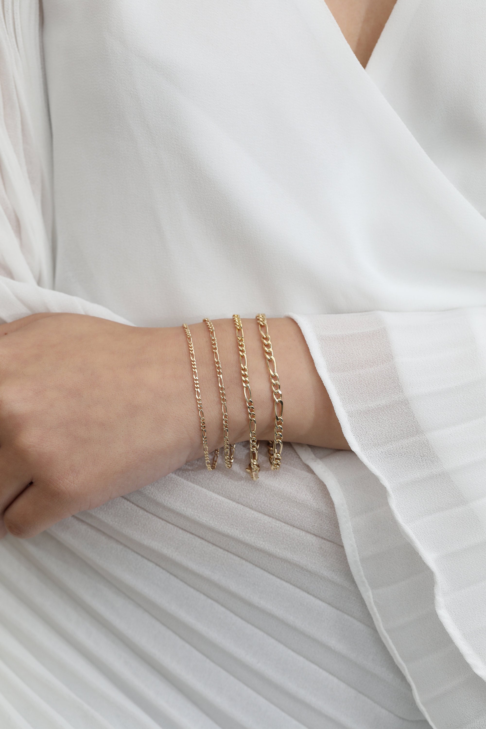 14K Solid Gold Figaro Chain Bracelet in Yellow or White Gold