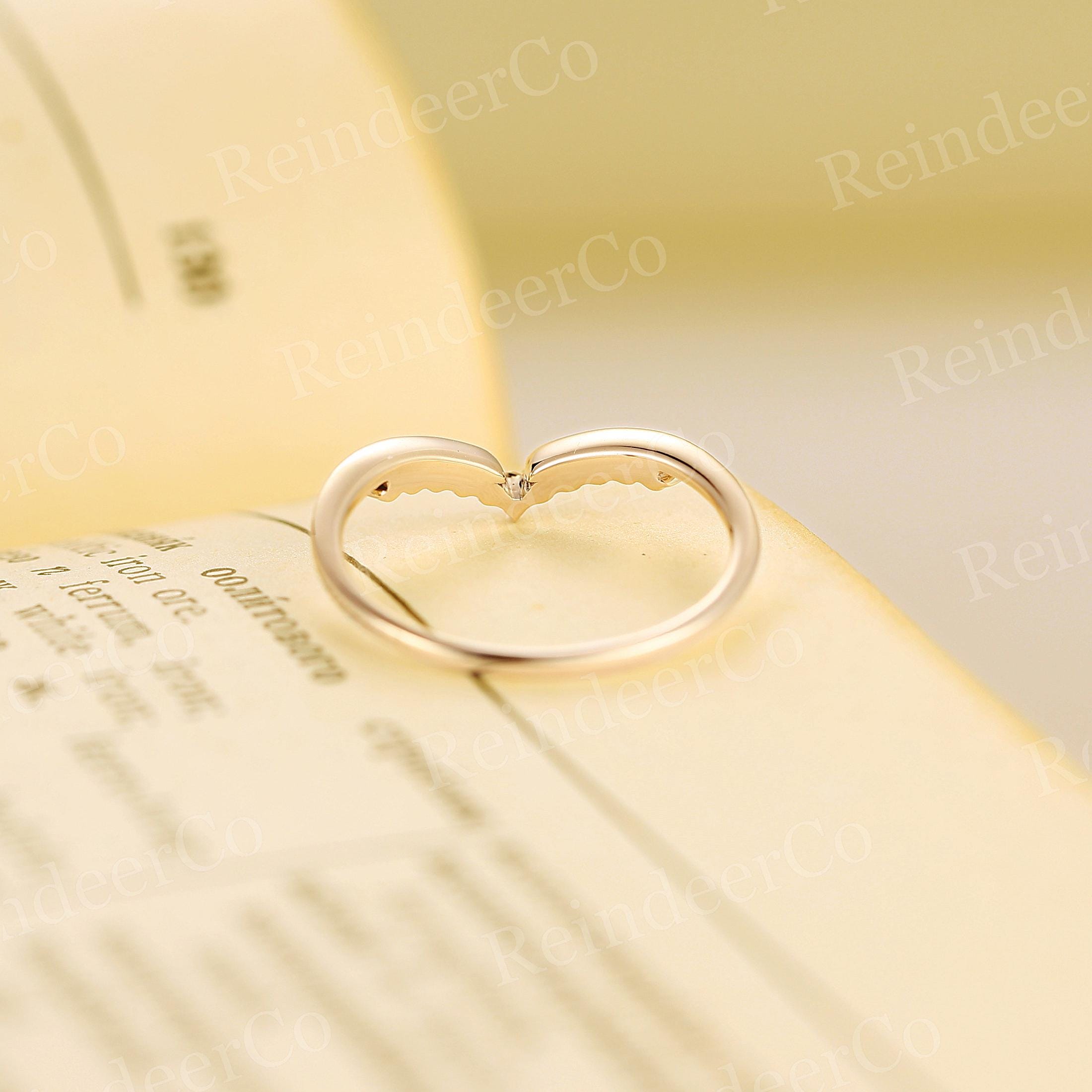 Vintage Curved Moissanite and Diamond Wedding Band in 14K Gold