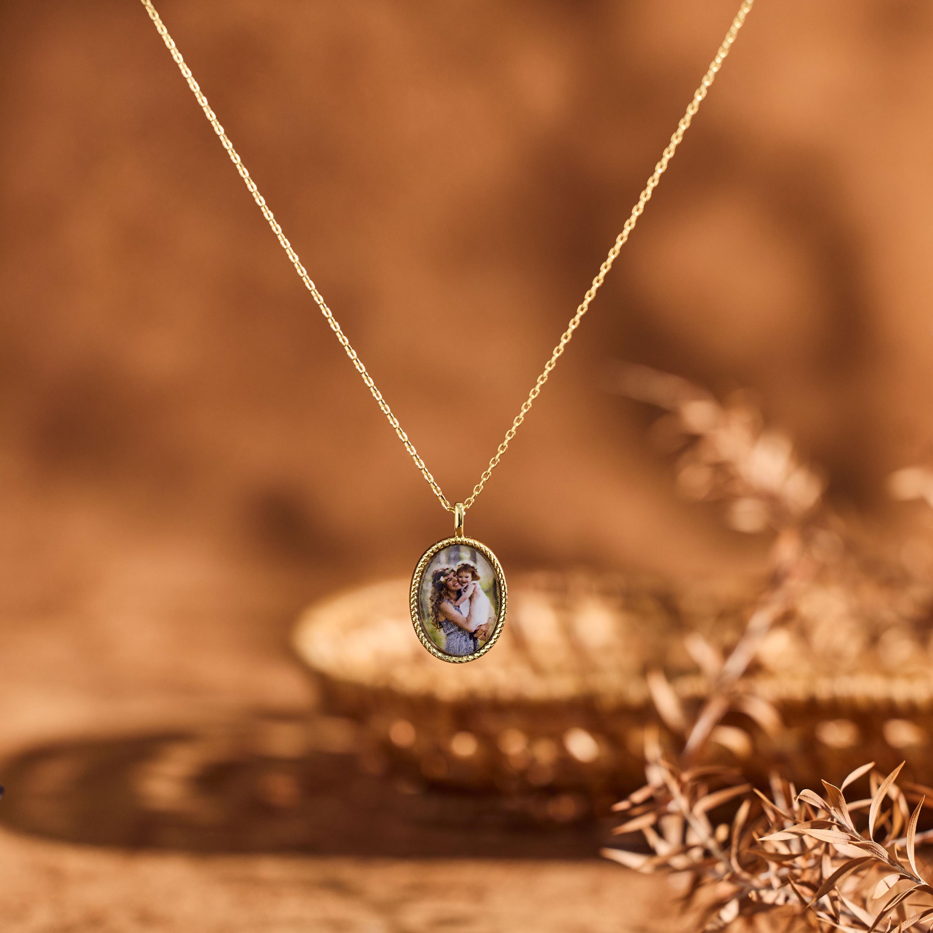 Personalized Oval Photo Necklace with Engraved Picture